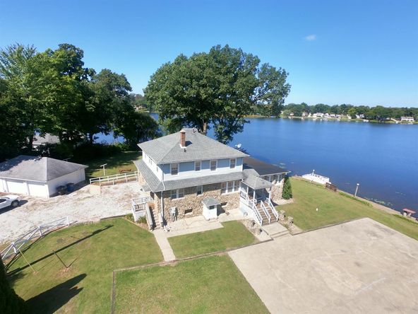 220 Lakeside Dr, Walkerton, IN 46574